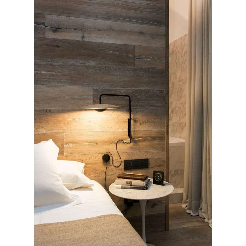 Ginger A Wandlamp Dimmable Plug-in Oak - Marset - Woonkamer - Aluminium de Marset – photo du produit