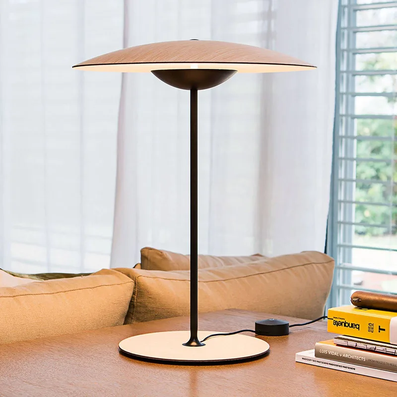 Ginger M LED tafellamp Ø42cm eiken/wit van Marset in Eiken, wit, zwart – productfoto