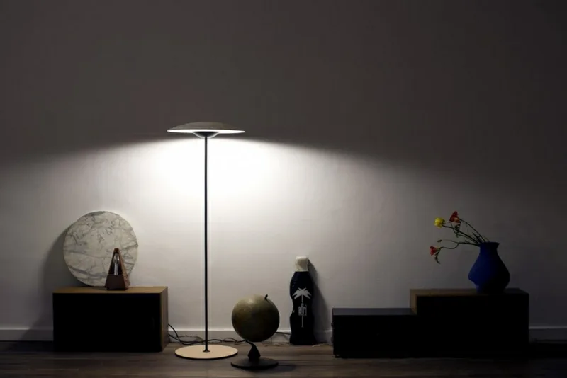 Ginger P VloerLamp Oak - Marset - Woonkamer - Aluminium van Marset – productfoto
