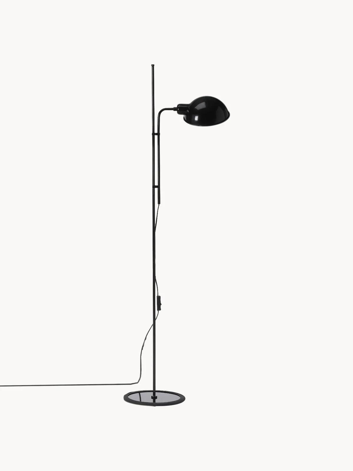 Kleine vloerlamp Funiculí met verstelbare lampenkap van Marset – productfoto