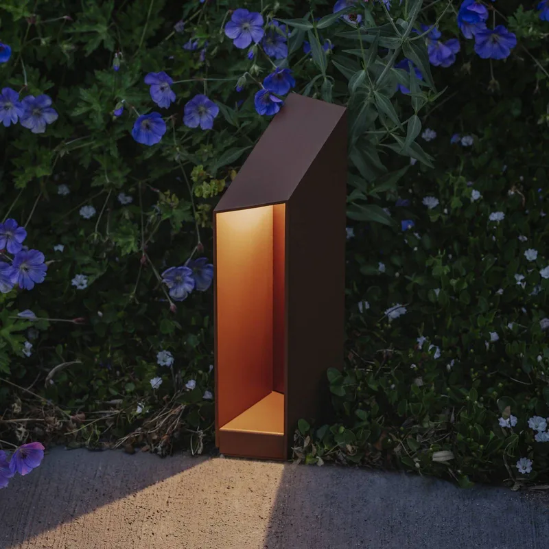 LED sokkellamp Domus hoogte 26 cm, roestbruin aluminium by Marset in Roest – product photo