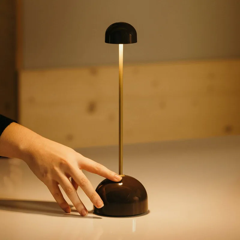 LED tafellamp Sips, bruin/goud, 31 cm, staal de Marset en Bruin, goud – photo du produit