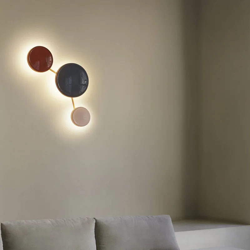 LED wandlamp Caramel, bruin, Ø 28 cm, TRIAC, glas de Marset en Bruin, zwart – photo du produit