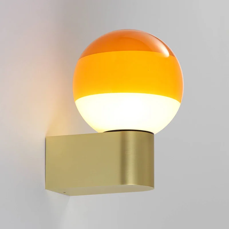LED wandlamp Dipping Light A1, oranje/goud de Marset en Orange, Amber, Laiton – photo du produit