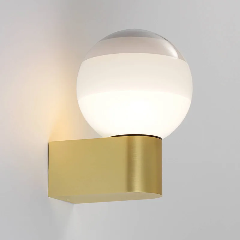 LED wandlamp Dipping Light A1, wit/goud från Marset i Vit, Mässing – produktbild