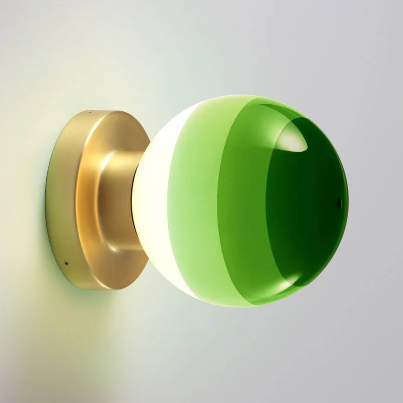 LED wandlamp Dipping Light A2, groen/goud från Marset i Grön, Mässing – produktbild