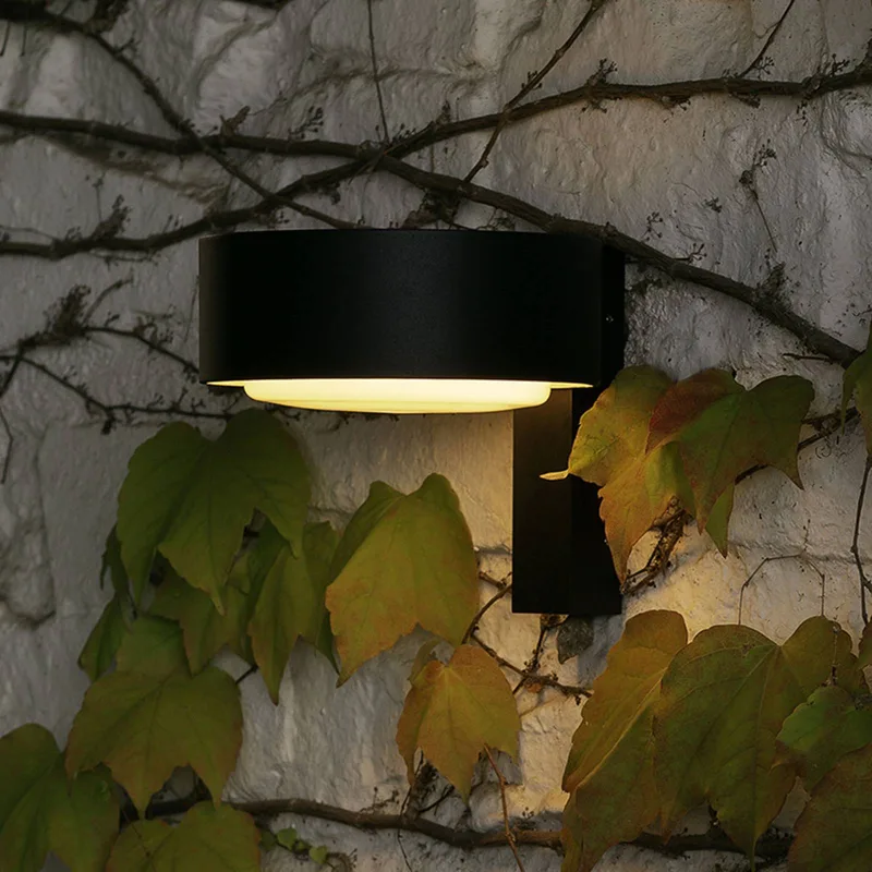 Plaff-on! A LED buitenwandlamp, IP65 van Marset in Zwart, opaal – productfoto