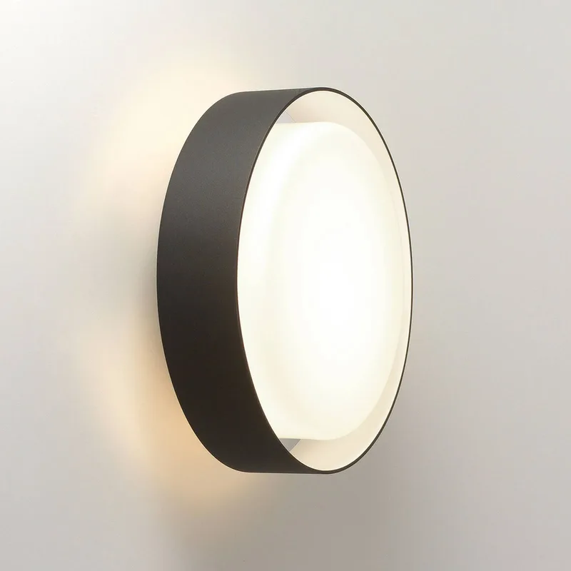 Plaff-on! Buitenwandlamp, IP54, Ø33 cm by Marset in Zwart, opaal – product photo