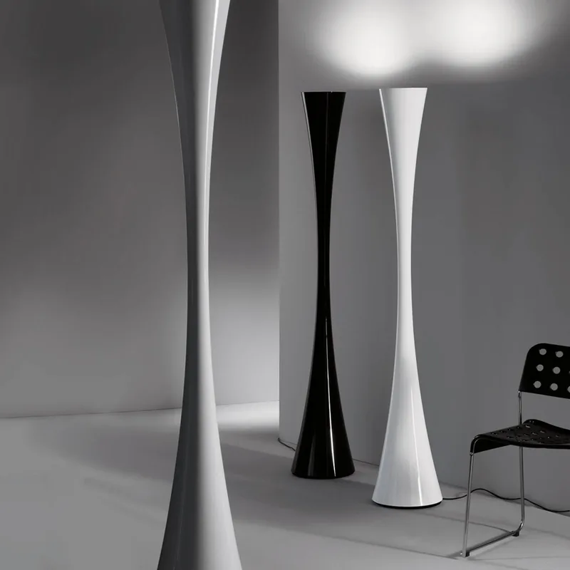 Biconica LED-gulvlampe 180 cm hvid fra Martinelli Luce i Opaalwit – produktbillede
