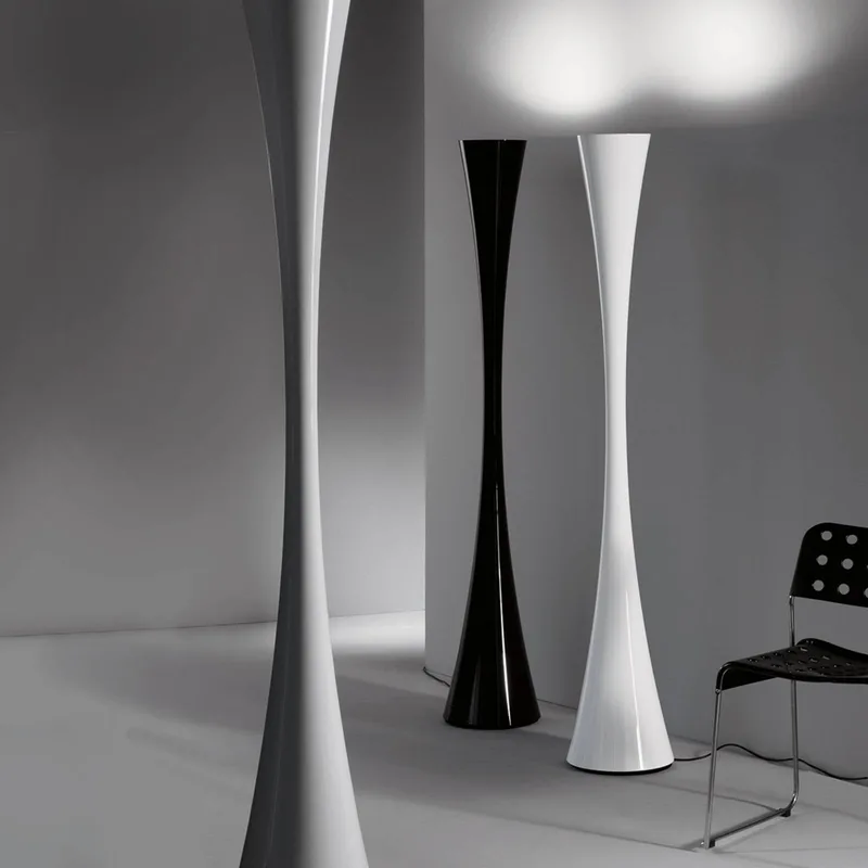 Biconica LED vloerlamp 180 cm van Martinelli Luce in Zwart – productfoto