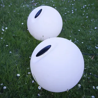 Bowl lichtbol voor buiten Ø 35cm van Martinelli Luce in Wit, Zwart, Oranje – productfoto 4 van 5