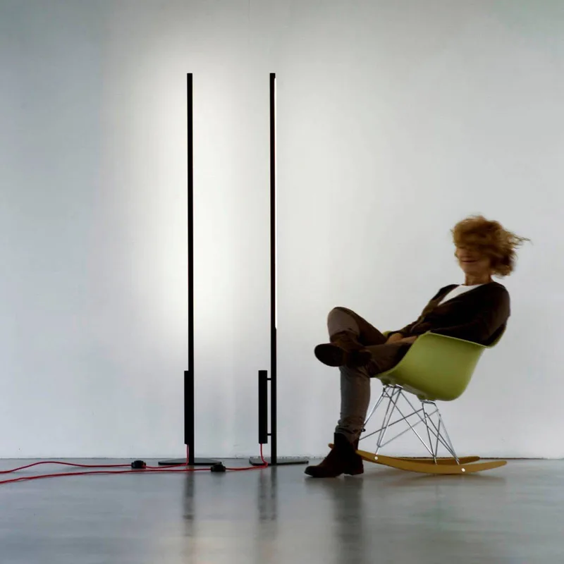 Colibrì LED-gulvlampe, rørformet fra Martinelli Luce i Sort, Hvid – produktbillede 2 af 2