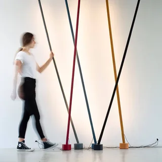 Elastica band-vloerlamp de Martinelli Luce en Noir – photo du produit 5 sur 5