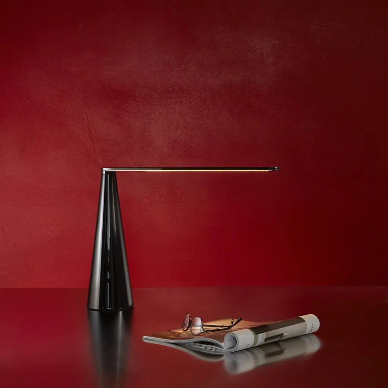 Elica LED-bordlampe, sort fra Martinelli Luce i Glanzend zwart – produktbillede 3 af 5