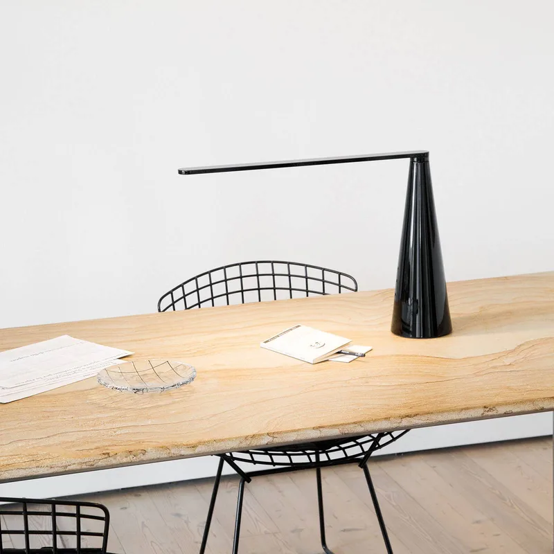 Elica LED-bordlampe, sort fra Martinelli Luce i Glanzend zwart – produktbillede 2 af 5