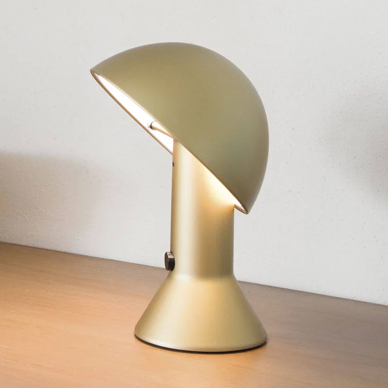 Elmetto - Tafellamp van Martinelli Luce in Goud – productfoto
