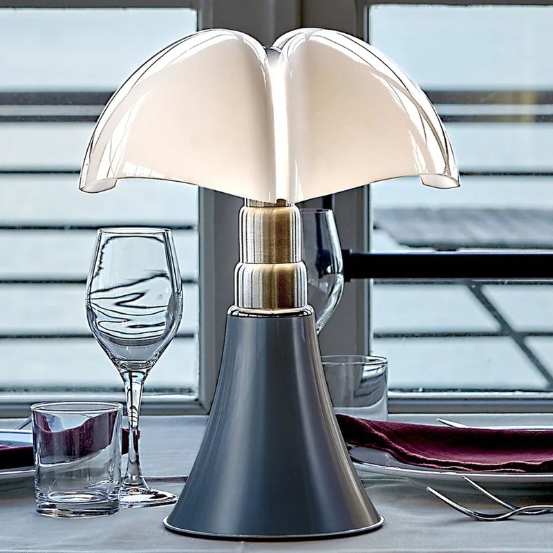 Minipipistrello bordlampe, agave fra Martinelli Luce i Grøn, Roestvrijstaal gesatineerd, Opaalwit – produktbillede