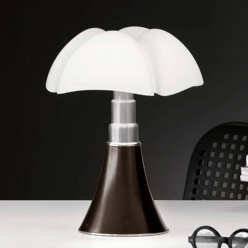 Pipistrello LED-Tischleuchte Dimmbar Braun von Martinelli Luce in Donkerbruin, Opaalwit, Satijnroestvrij staal – Produktfoto