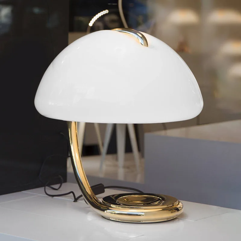 Serpente - tafellamp, goud von Martinelli Luce in Weiß – Produktfoto