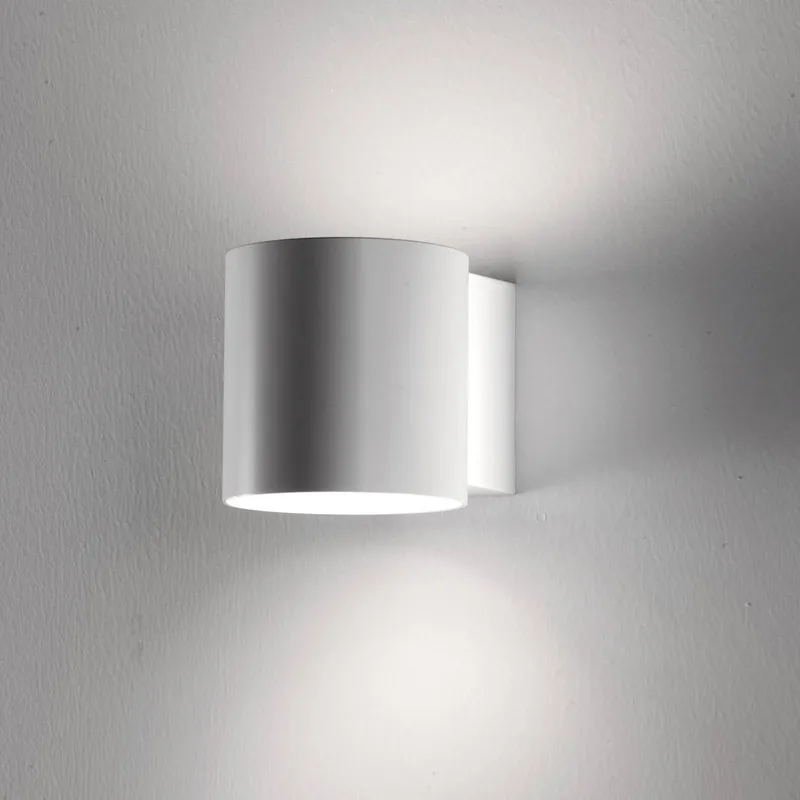 Tube wandlamp, metalen kap 14 cm fra Martinelli Luce i Hvid – produktbillede