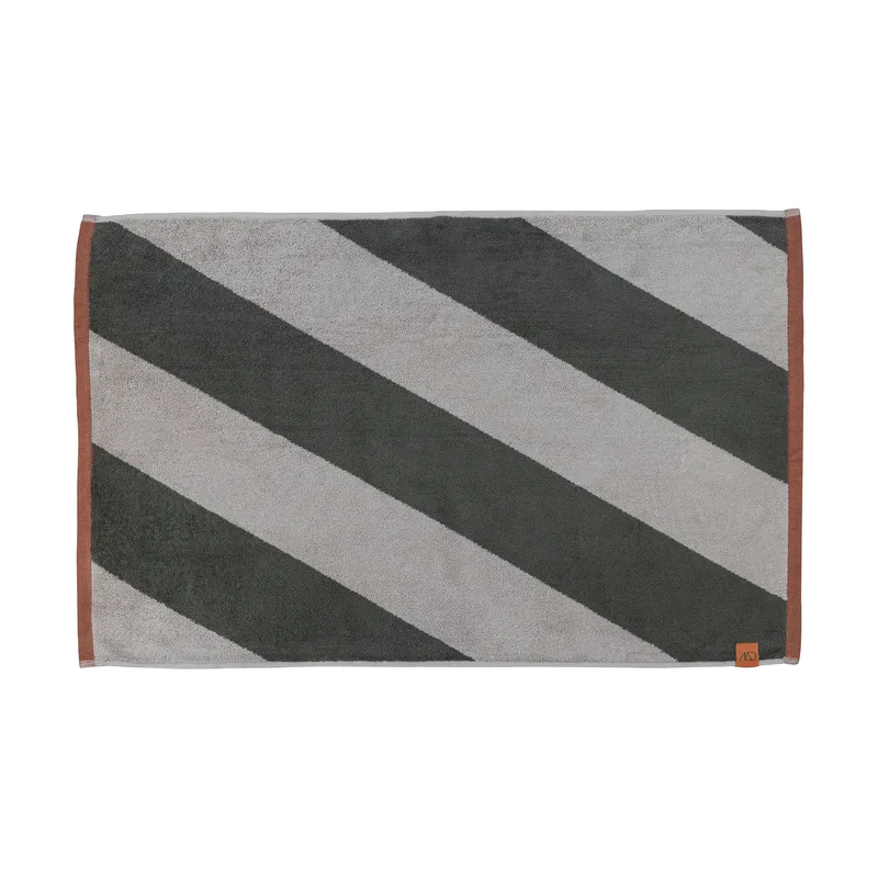 Diagonal Badezimmermatte 50x80 cm Dark olive van Mette Ditmer – productfoto