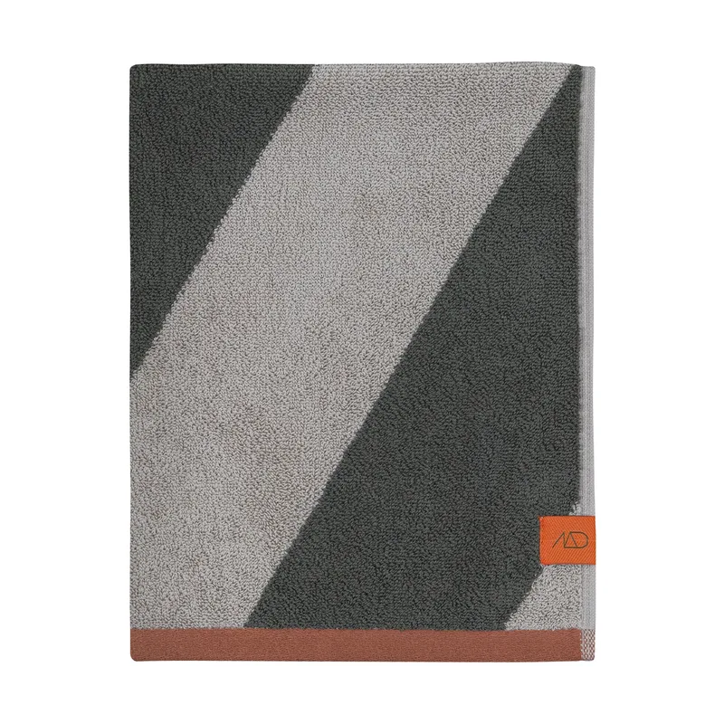 Diagonal Handtuch Dark olive, 70x133 cm by Mette Ditmer – product photo