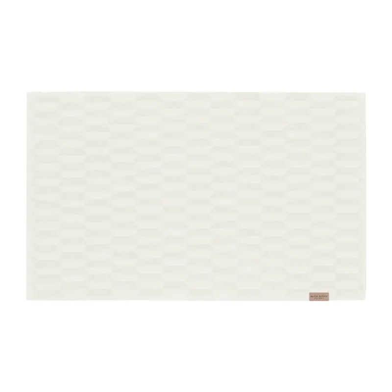 Geo Badezimmerteppich 50 x 80 cm Off white van Mette Ditmer – productfoto