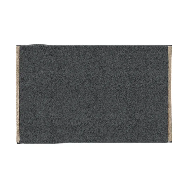 Soft Badezimmerteppich 50x80 cm Grey (grå) by Mette Ditmer – product photo