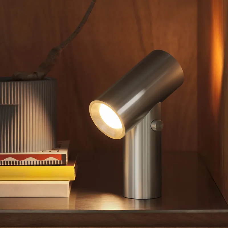 Beam LED tafellamp op accu, grijs aluminium, dimbaar, IP56 by Muuto – product photo