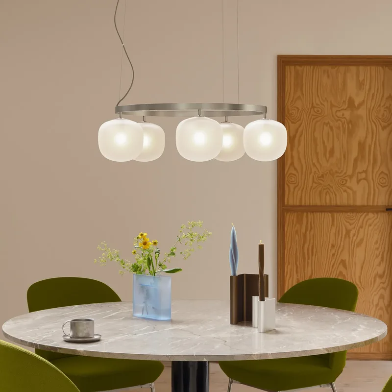 Chandelier hanglamp grijs glas Ø 80 cm G9 van Muuto – productfoto