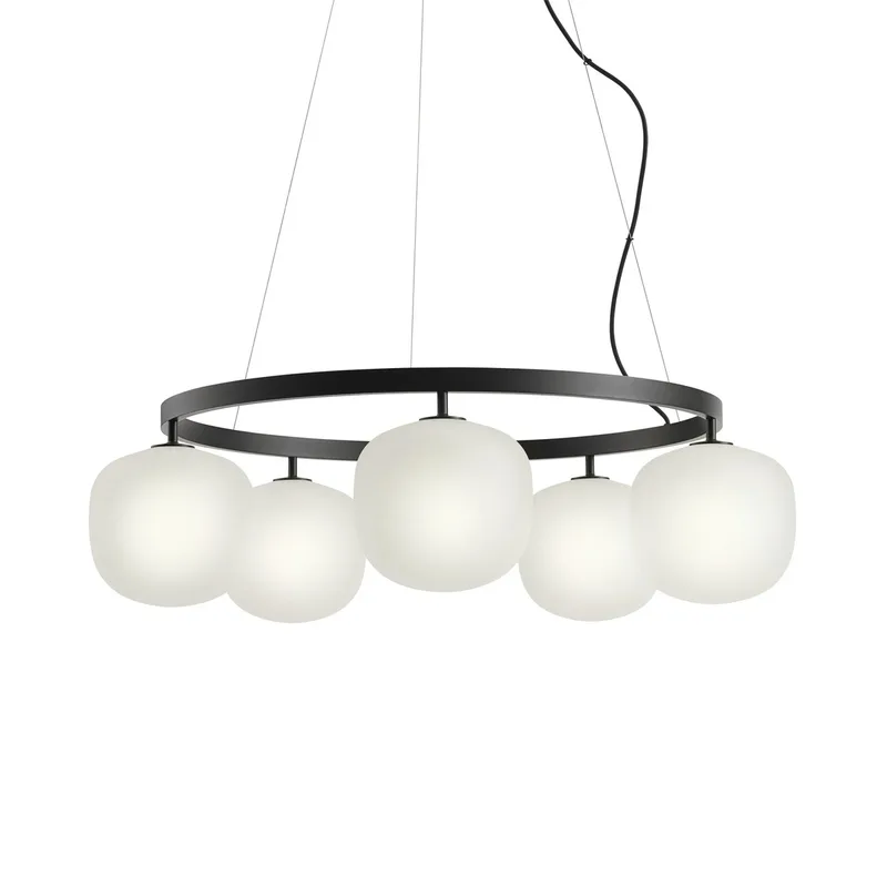 Chandelier hanglamp zwart glas Ø 80 cm G9 van Muuto – productfoto