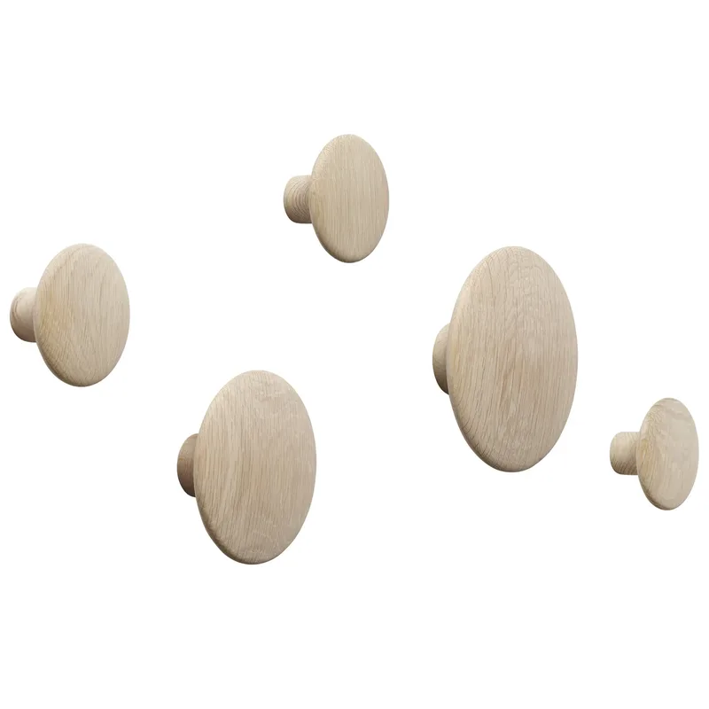 Dots Wandhaken 5er Set Eiche natur van Muuto – productfoto