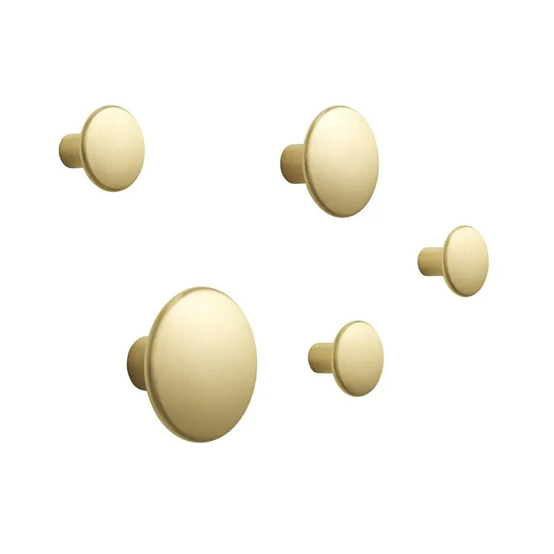 Dots Wandhaken Metall 5er Set Messing van Muuto – productfoto