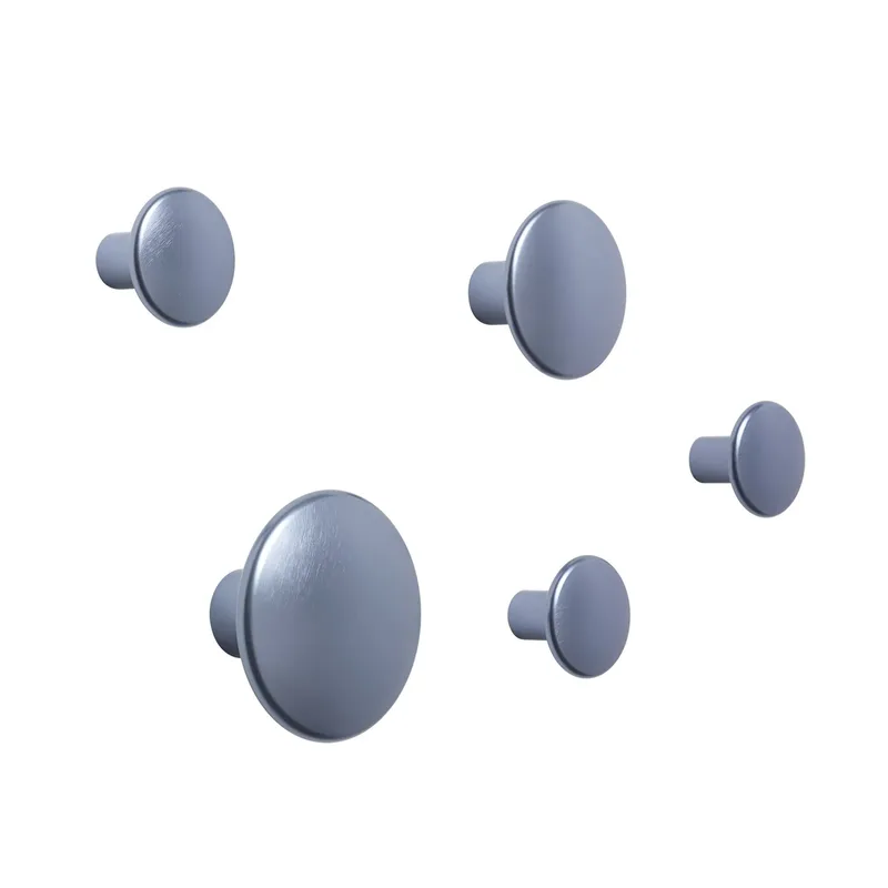 Dots Wandhaken Metall 5er Set Pale blue van Muuto – productfoto