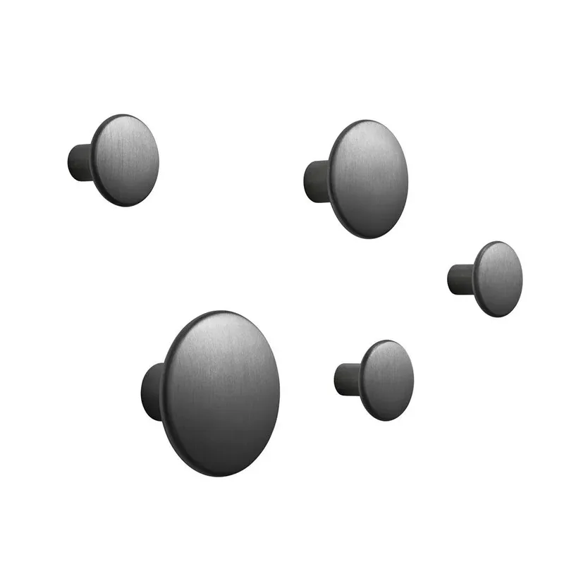 Dots Wandhaken Metall 5er Set Schwarz lackiert van Muuto – productfoto