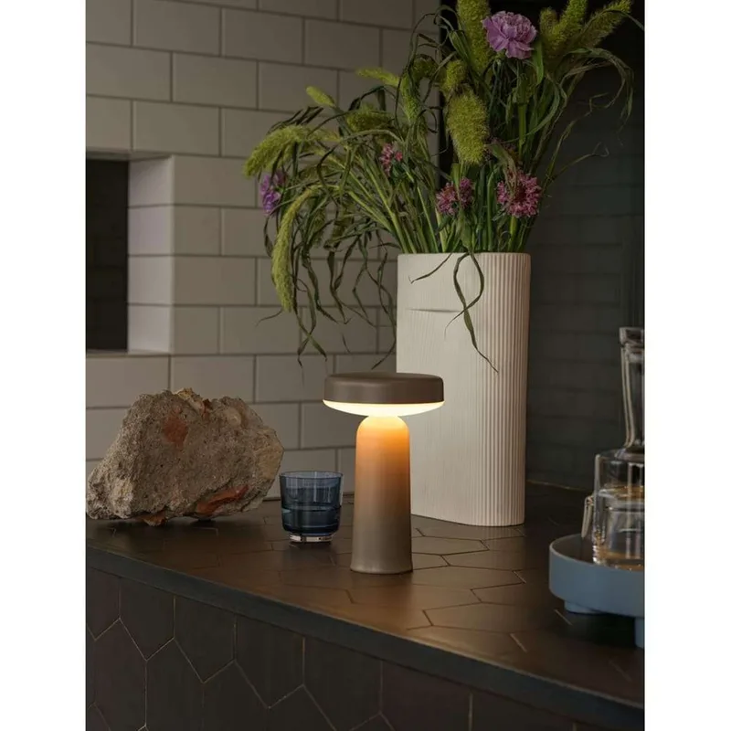 Ease Portable Tafellamp Taupe van Muuto – productfoto