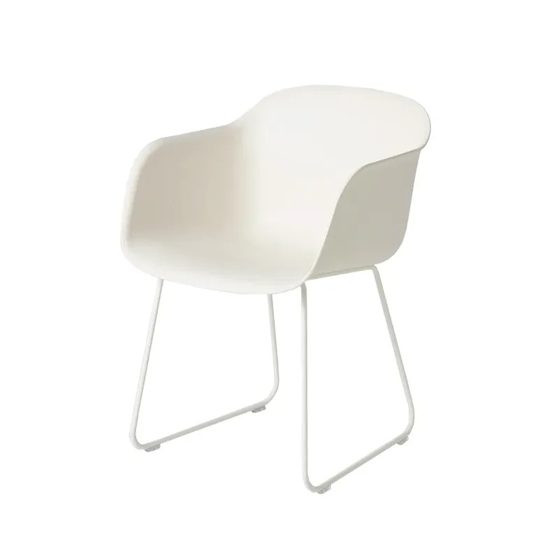 Fiber Armlehnstuhl sled base Natural white, Weißer Sitz by Muuto – product photo