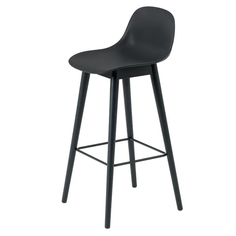 Fiber Barhocker hoch Wood Base - 75 cm - Black/Anthracite von Muuto – Produktfoto