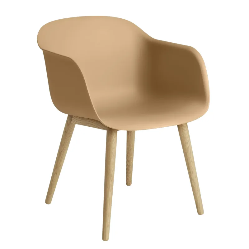 Fiber Chair Stuhl mit Armlehnen und Holzbeinen Ochre-oak von Muuto – Produktfoto