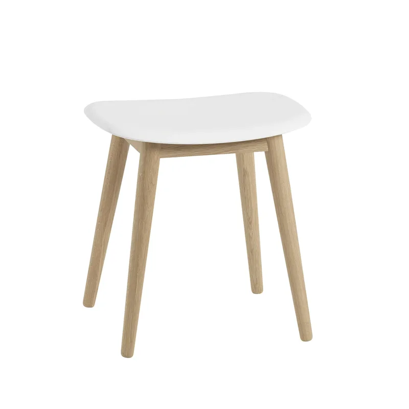 Fiber Hocker Natural white, Eichenholzbeine von Muuto – Produktfoto