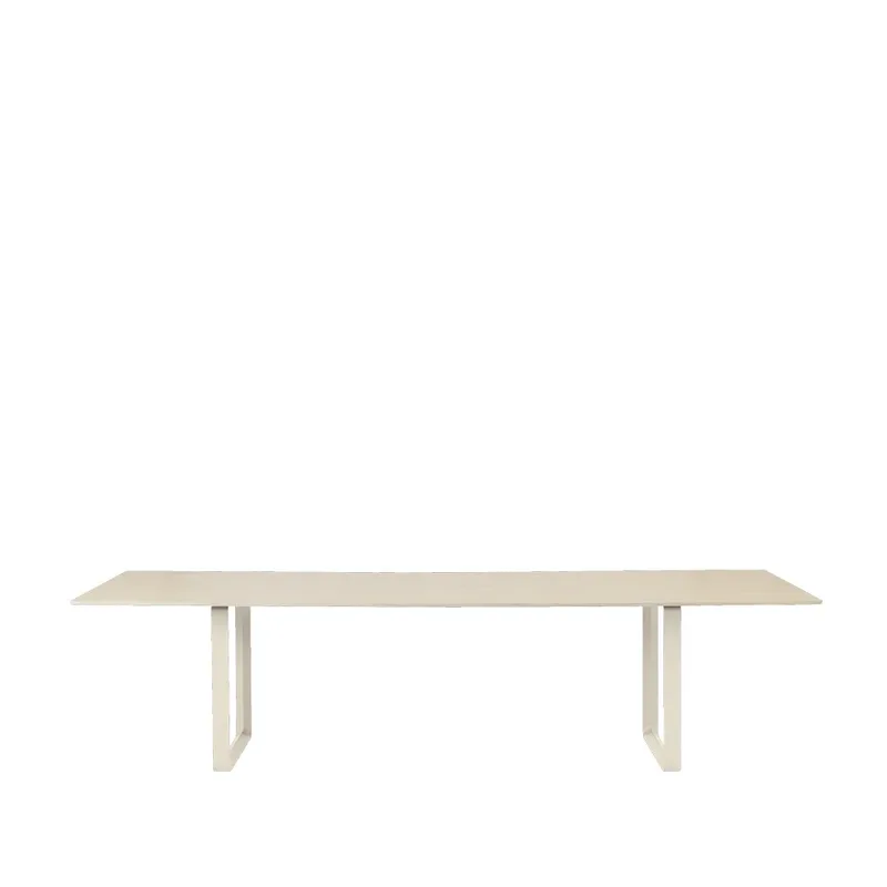 Muuto 70/70 Esstisch 295 x 108cm Oak veener-Plywood-Sand från Muuto – produktbild