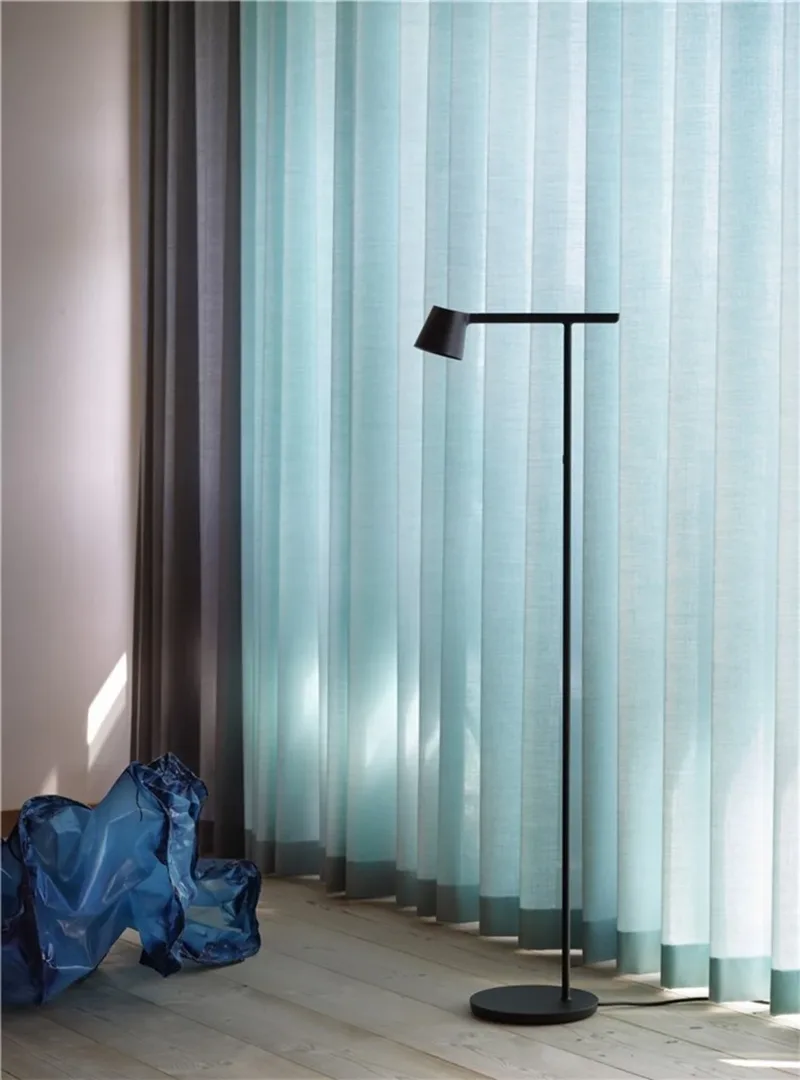 Tip Vloerlamp Black by Muuto – product photo