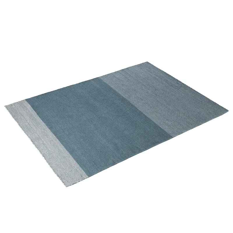 Varjo Teppich 170 x 240cm Blau by Muuto – product photo