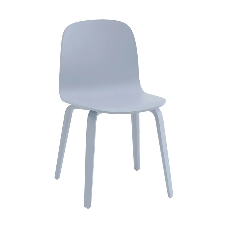 Visu Stuhl mit Holzgestell Light blue van Muuto – productfoto