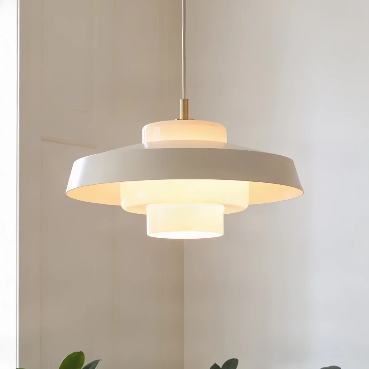 Rico Hängeleuchte, beige, Ø 38 cm, Metall/Glas fra NOLA – produktbillede