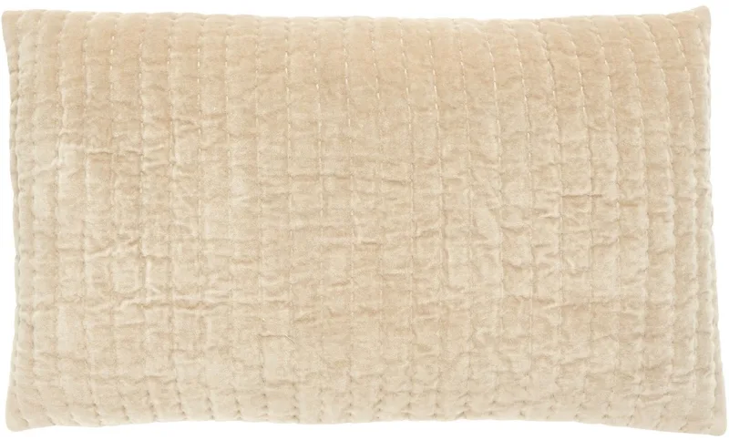 kussen Castor Zand Velvet 63 x 38, inclusief vulling van Nordal in Naturel – productfoto