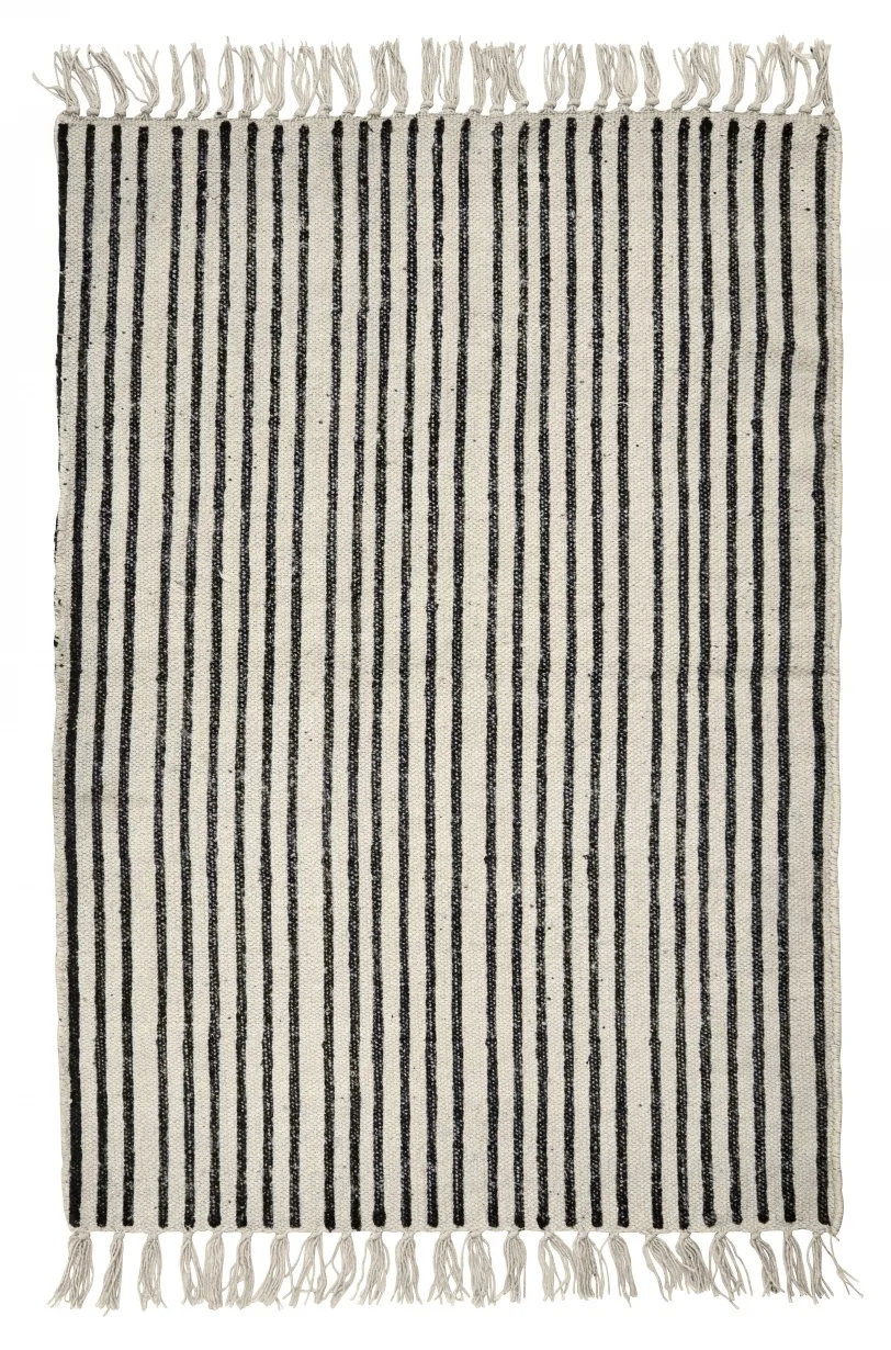 Stripes vloerkleed - gebroken wit/zwart van Nordal – productfoto