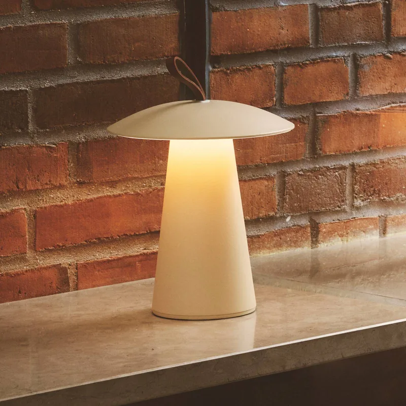 Ara To-Go LED tafellamp, oplaadbaar, aluminium, zand van Nordlux in Zandbeige – productfoto