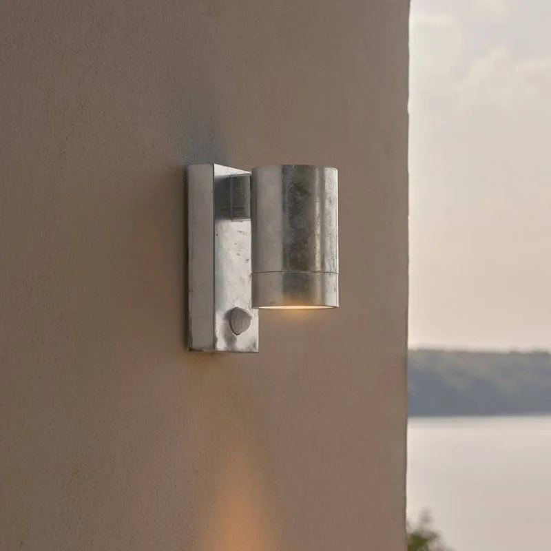 Buitenwandlamp Tin Maxi Sensor verzinkt, staal, IP54, GU10 van Nordlux in Zink – productfoto