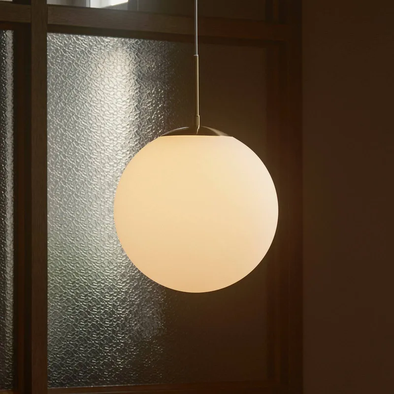 Grant hanglamp in messing met glazen bol Ø 25cm by Nordlux in Wit, messing – product photo